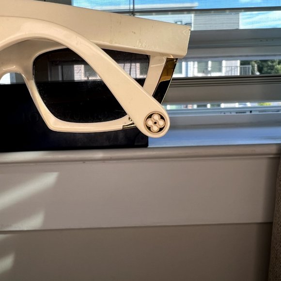 Louis Vuitton Moon Cat Eye Sunglasses Creme Monogram Temples - Picture 6 of 10